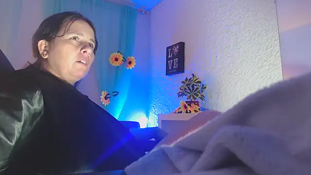 victoria jones online show from 03.04.25