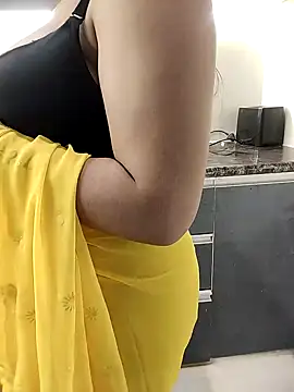 Snapshot of Diya_Chopra chatting on 12.17.24 Diya Chopra online show from 12.17.24