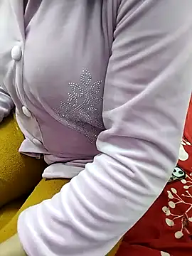 Snapshot of Diya_Chopra chatting on 12.19.24 Diya Chopra online show from 12.19.24