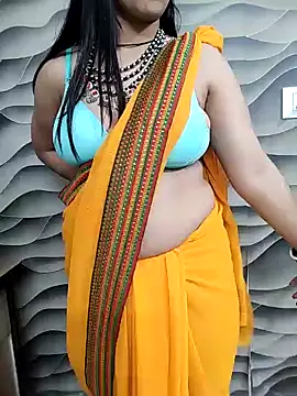 Snapshot of Diya_Chopra chatting on 12.24.24 Diya Chopra online show from 12.24.24