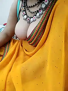 Snapshot of Diya_Chopra chatting on 12.25.24 Diya Chopra online show from 12.25.24