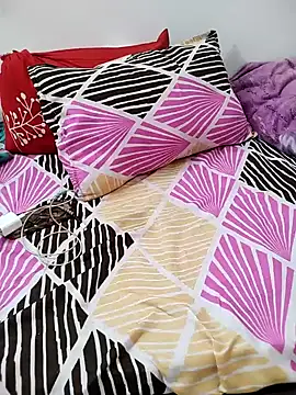 Snapshot of Diya_Chopra chatting on 12.29.24 Diya Chopra online show from 12.29.24