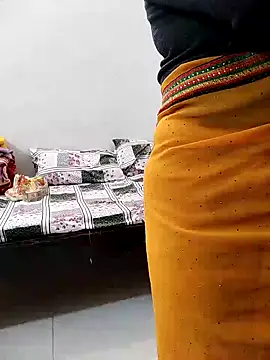 Snapshot of Diya_Chopra chatting on 01.10.25 Diya Chopra online show from 01.10.25