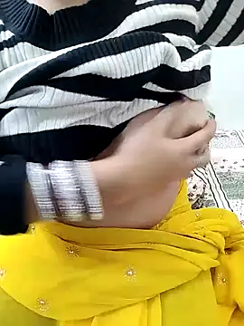 Snapshot of Diya_Chopra chatting on 01.12.25 Diya Chopra online show from 01.12.25