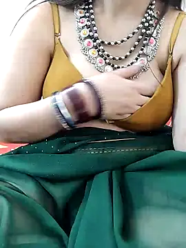 Snapshot of Diya_Chopra chatting on 02.10.25 Diya Chopra online show from 02.10.25