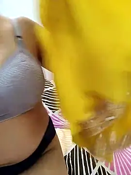 Snapshot of Diya_Chopra chatting on 03.03.25 Diya Chopra online show from 03.03.25