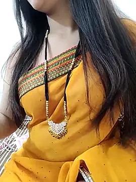 Snapshot of Diya_Chopra chatting on 03.08.25 Diya Chopra online show from 03.08.25