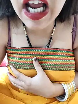 Snapshot of Diya_Chopra chatting on 03.12.25 Diya Chopra online show from 03.12.25