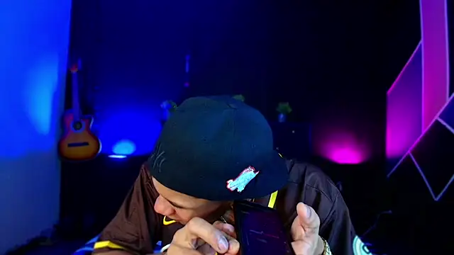 Damian latinxxx online show from 02.25.25