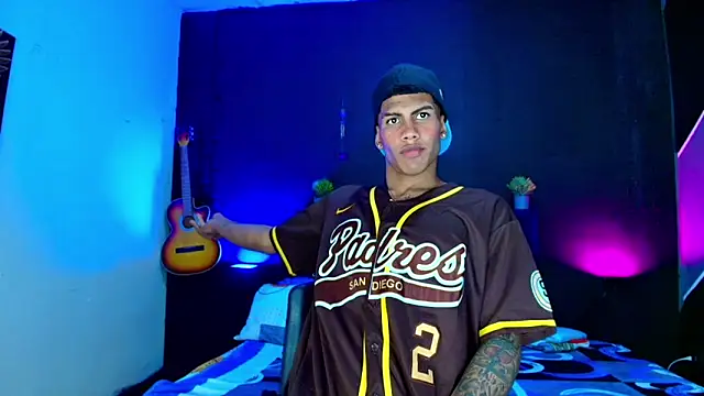 Damian latinxxx online show from 02.25.25