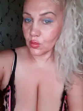 IsabellaBoni online show from 10.25.25