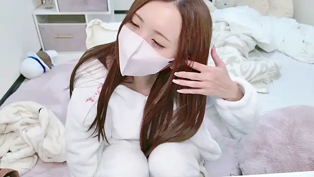 Snapshot of -SHINON- chatting on 12.13.24 -SHINON- online show from 12.13.24