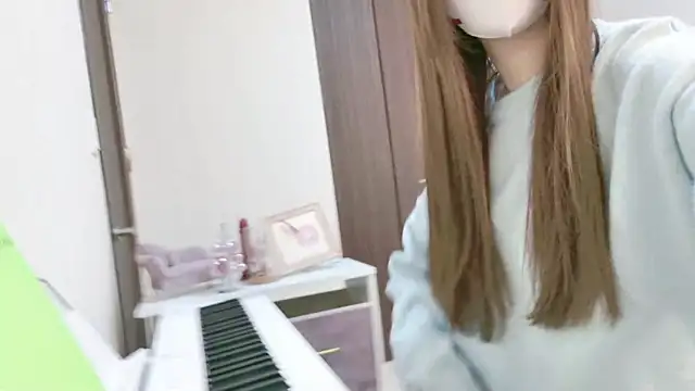 Snapshot of -SHINON- chatting on 12.24.24 -SHINON- online show from 12.24.24