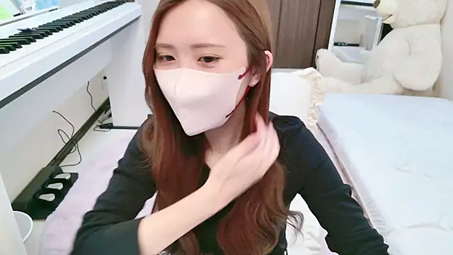 Snapshot of -SHINON- chatting on 01.12.25 -SHINON- online show from 01.12.25