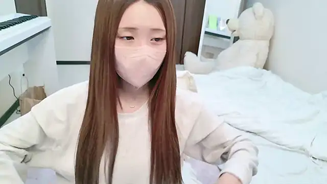 Snapshot of -SHINON- chatting on 02.28.25 -SHINON- online show from 02.28.25