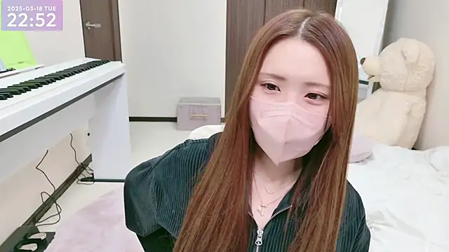 Snapshot of -SHINON- chatting on 03.18.25 -SHINON- online show from 03.18.25