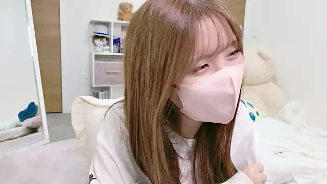 Snapshot of -SHINON- chatting on 11.14.25 -SHINON- online show from 11.14.25