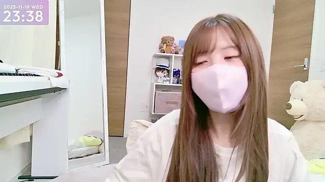 Snapshot of -SHINON- chatting on 11.19.25 -SHINON- online show from 11.19.25