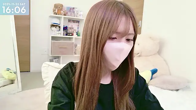 Snapshot of -SHINON- chatting on 11.22.25 -SHINON- online show from 11.22.25