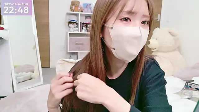 Snapshot of -SHINON- chatting on 12.14.25 -SHINON- online show from 12.14.25