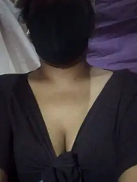 Snapshot of Tharukasenevirathne chatting on 06.20.26 Tharukasenevirathne online show from 06.20.26