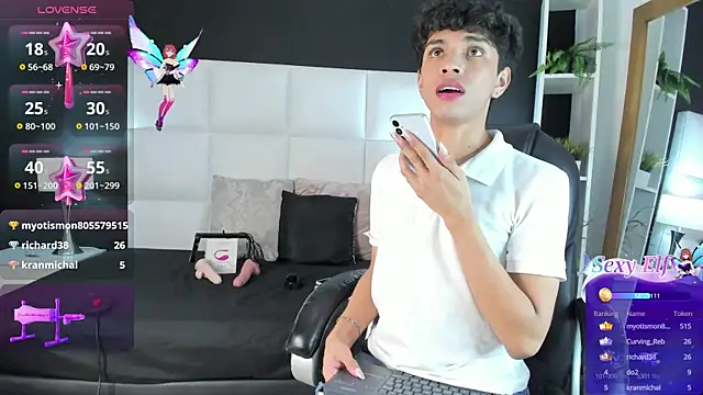 Snapshot of Santy_carrington chatting on 12.15.24 Santy carrington online show from 12.15.24