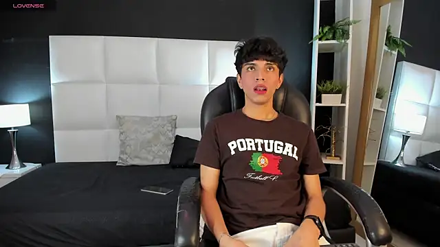 Snapshot of Santy_carrington chatting on 12.16.24 Santy carrington online show from 12.16.24