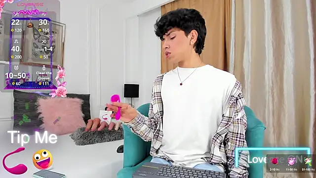 Snapshot of Santy_carrington chatting on 02.13.25 Santy carrington online show from 02.13.25