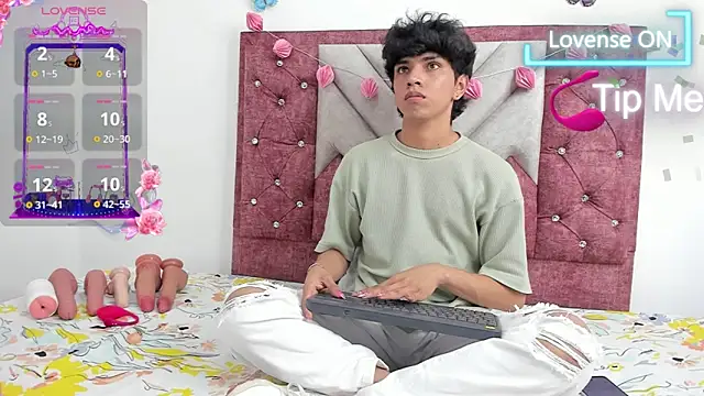 Snapshot of Santy_carrington chatting on 03.03.25 Santy carrington online show from 03.03.25