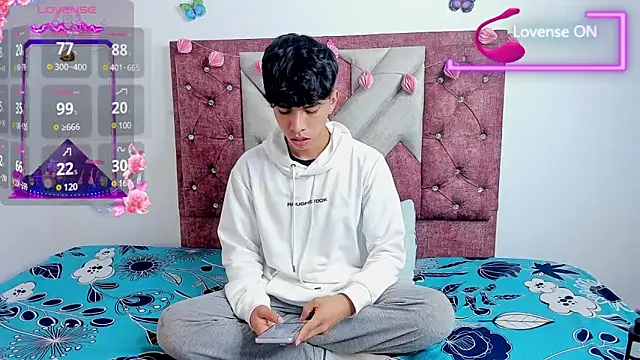 Snapshot of Santy_carrington chatting on 03.15.25 Santy carrington online show from 03.15.25