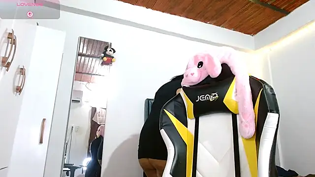 Snapshot of Cute_ash chatting on 12.17.25 Cute ash online show from 12.17.25