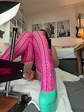 Snapshot of FoxyandTed chatting on 12.19.25 FoxyandTed online show from 12.19.25