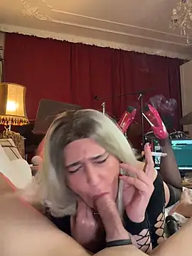 Snapshot of FoxyandTed chatting on 02.14.26 FoxyandTed online show from 02.14.26