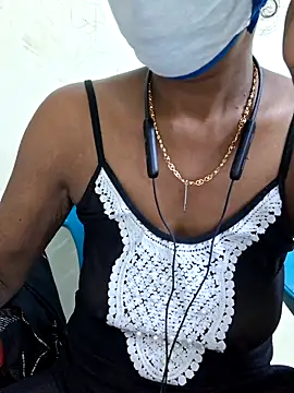 Snapshot of Tamil--Rani chatting on 12.19.25 Tamil--Rani online show from 12.19.25