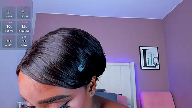 Britanymooree online show from 11.18.25