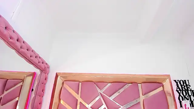 Britanymooree online show from 04.18.26