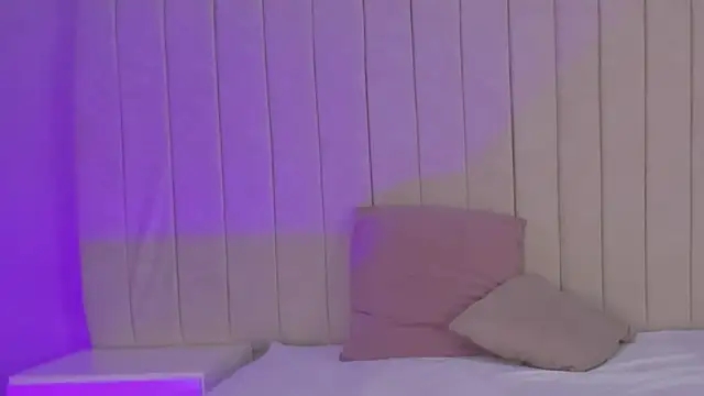 Snapshot of Littleolivia_ chatting on 02.04.25 Littleolivia online show from 02.04.25