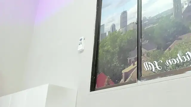 Snapshot of Littleolivia_ chatting on 02.11.25 Littleolivia online show from 02.11.25