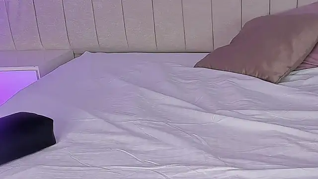 Snapshot of Littleolivia_ chatting on 02.13.25 Littleolivia online show from 02.13.25