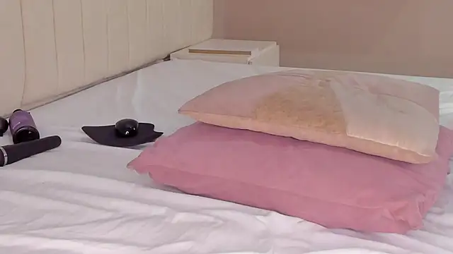 Snapshot of Littleolivia_ chatting on 02.25.25 Littleolivia online show from 02.25.25