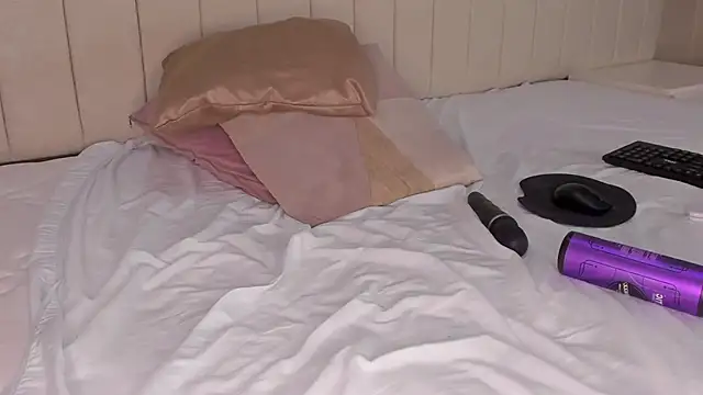 Snapshot of Littleolivia_ chatting on 03.01.25 Littleolivia online show from 03.01.25