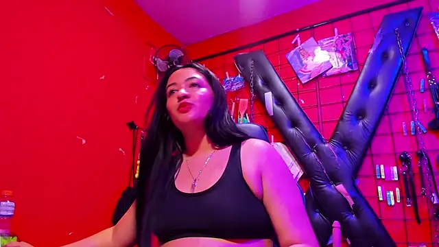 Snapshot of Madame_pain_ chatting on 12.16.24 Madame pain online show from 12.16.24