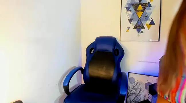 mia foxts online show from 02.22.25