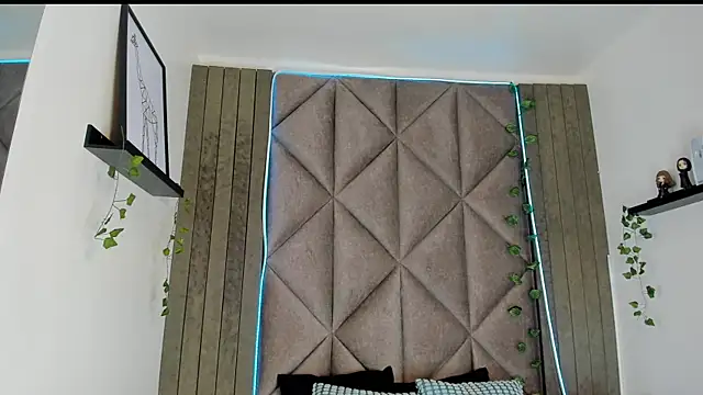 Snapshot of AbbyWathson chatting on 11.09.25 AbbyWathson online show from 11.09.25