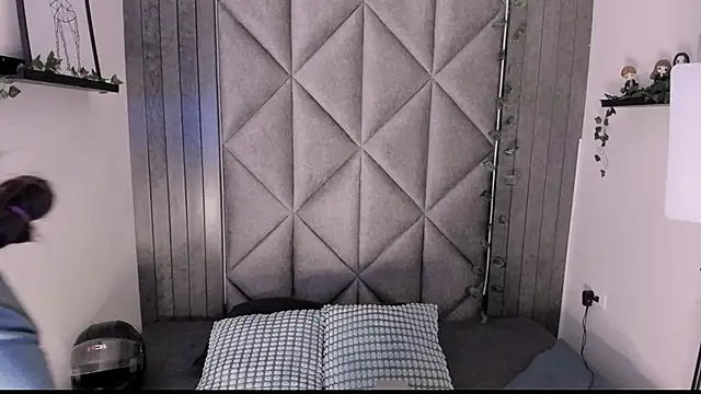 Snapshot of AbbyWathson chatting on 11.18.25 AbbyWathson online show from 11.18.25