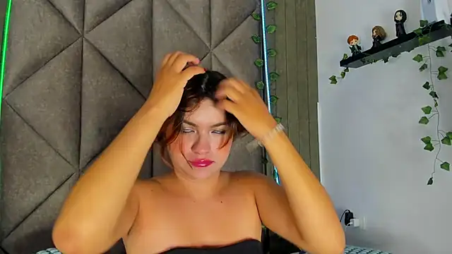 Snapshot of AbbyWathson chatting on 12.18.25 AbbyWathson online show from 12.18.25