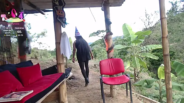 Snapshot of andreu_mature chatting on 10.31.25 andreu mature online show from 10.31.25