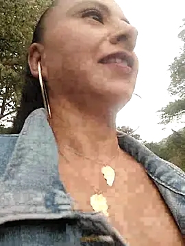 Snapshot of andreu_mature chatting on 02.19.26 andreu mature online show from 02.19.26