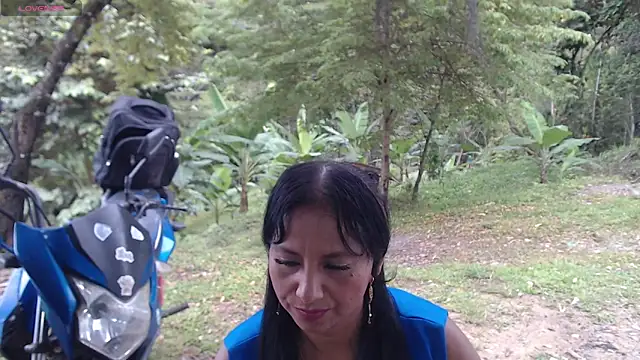 Snapshot of andreu_mature chatting on 04.15.26 andreu mature online show from 04.15.26