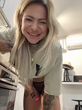 Divina X  online show from 12.05.25